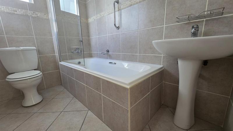 2 Bedroom Property for Sale in Reebok Western Cape